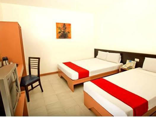 Hotel Pier Cuatro Cebu Exterior foto